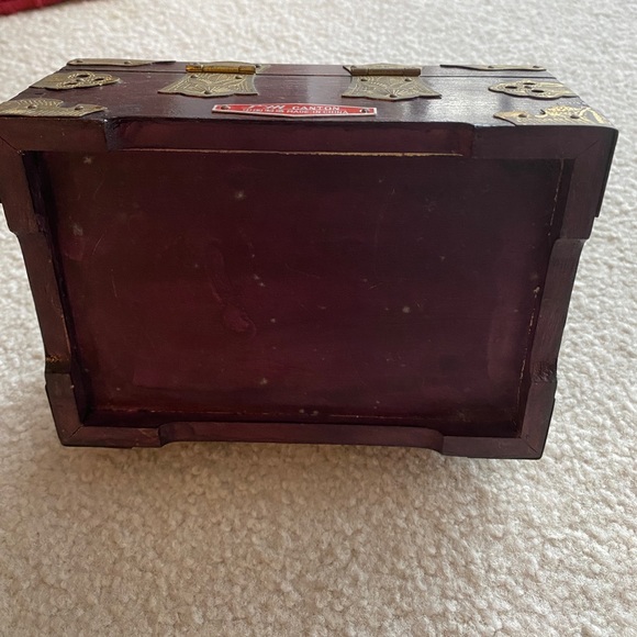 VINTAGE Wooden Chest Jewelry Box Wood and Brass accent with Antique Style Lock - Picture 8 of 11